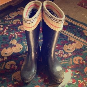 Preloved rain boots.